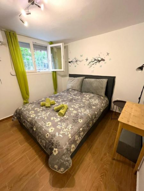 Cosy Victoria Metro Station Flat
